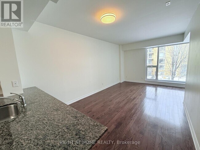 Photo du bâtiment - 250 Lett St