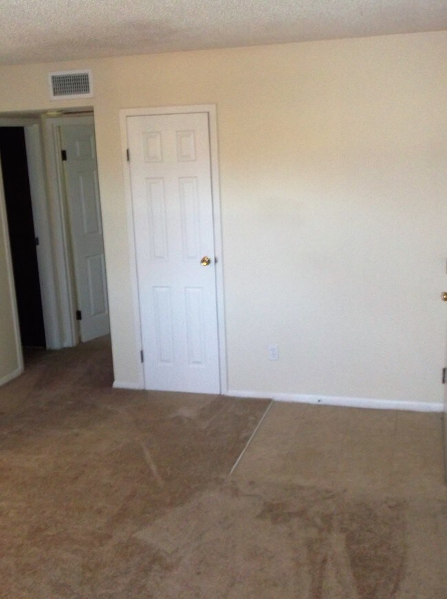 Villa Chateau Apartments Apartments in Shawnee, OK