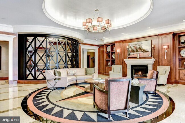 Foto del edificio - 8220 Crestwood Heights Dr