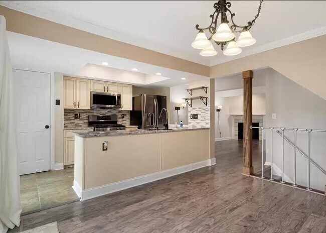 Luxury Kitchen - 7012 Avery Rd