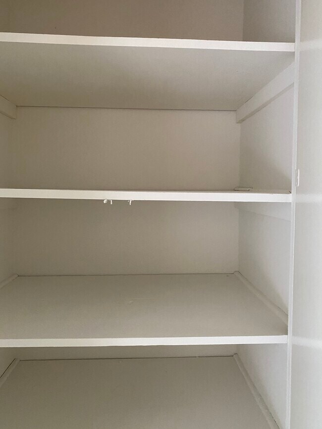 Storage (ample) - 1224 9th St