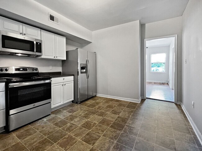 Building Photo - Lovely 3 Bed, 2 Bath Home Near Manchester!...