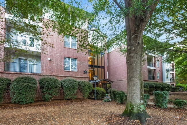 Foto del edificio - Live in the Heart of Historic Dilworth – W...