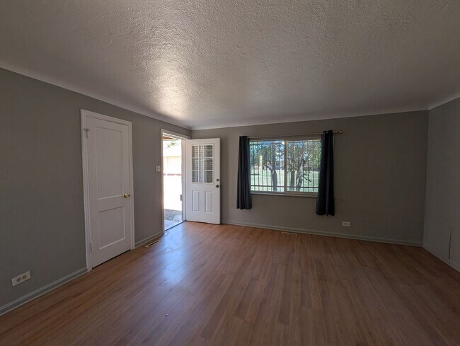 Building Photo - 1523 Uinta St