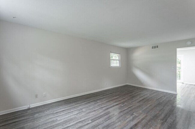 Foto del edificio - 2404 Briggs Ave