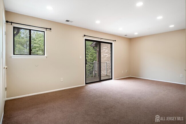 Foto del edificio - 4410 Birchwood Ct