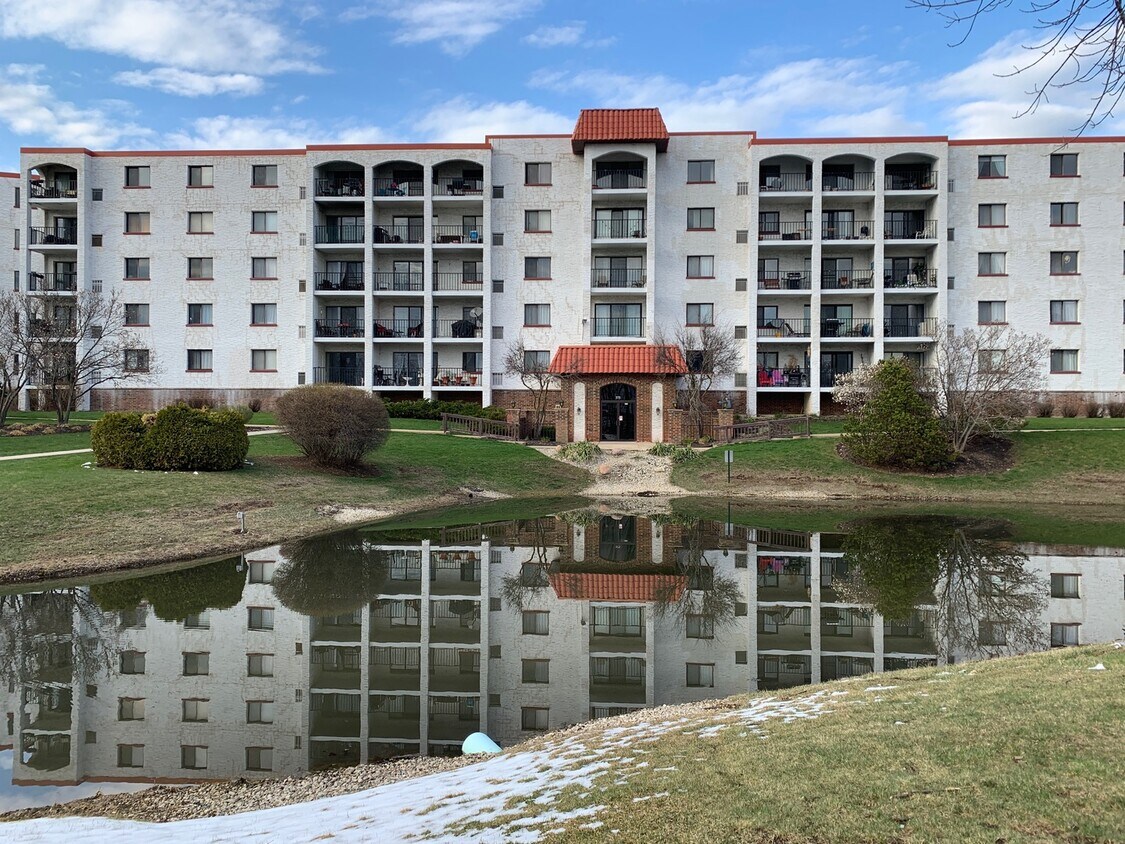 350 Plum Creek Dr Unit 412, Wheeling, IL 60090 Condo for Rent in
