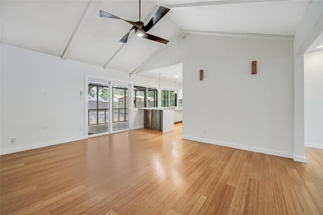 Building Photo - 307 Thistlewood Dr