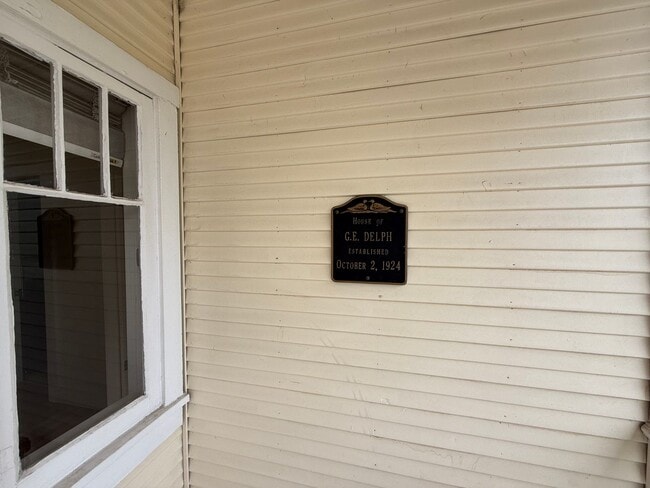 Building Photo - Historic Willo District Home With Pool