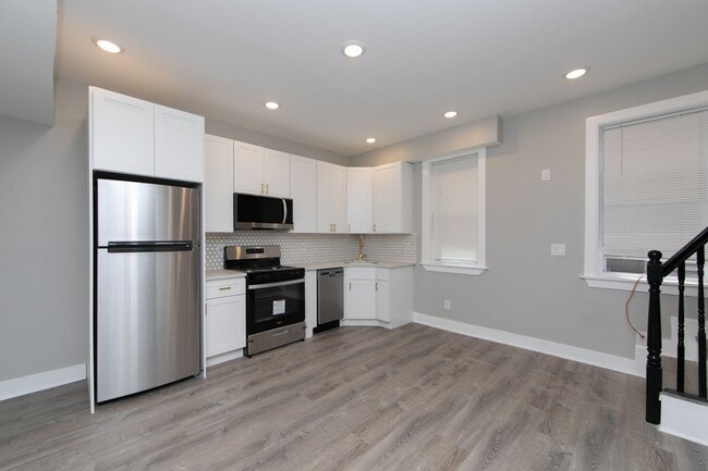 Building Photo - Beautiful Gut Renovated 2 Bed/2.5 Bath Apa...