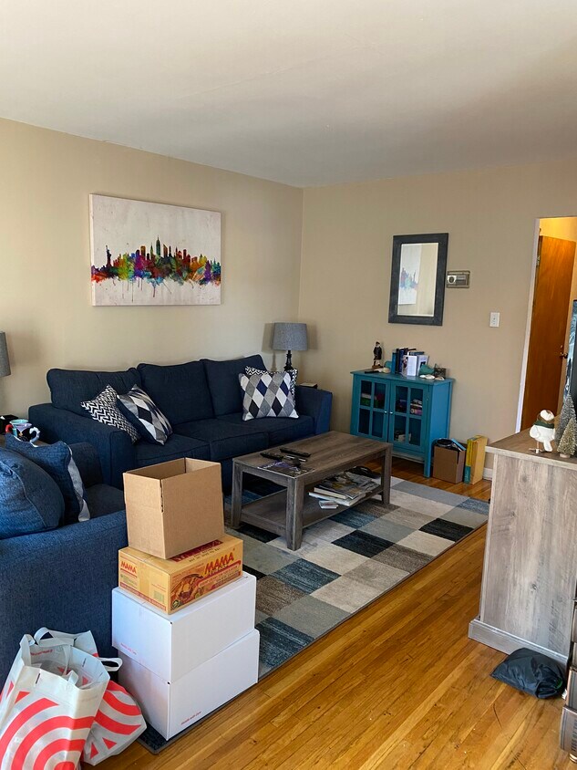 large, sunny living room - 4812 90th St