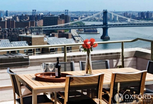 Building Photo - 112 John Street