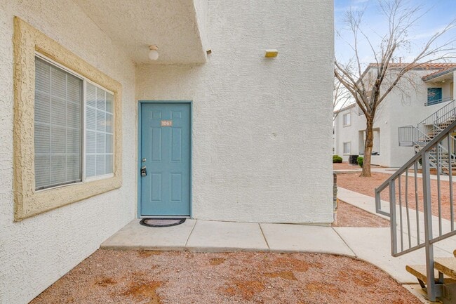Building Photo - Beautiful 2 Bedroom 2 Full Bath Condo