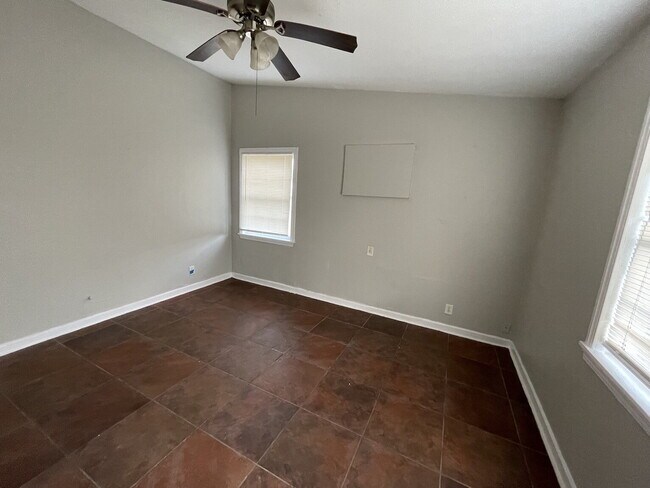 Foto del edificio - Duplex Apartment - One Bedroom Close to Bl...