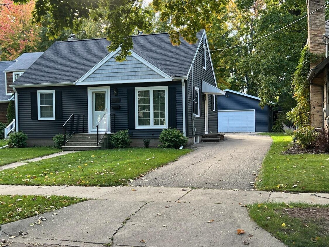 332 11th St, Neenah, WI 54956 House Rental in Neenah, WI