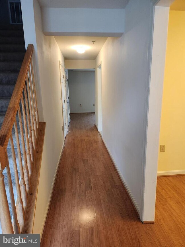 Foto del edificio - 1234 Oakwood Dr