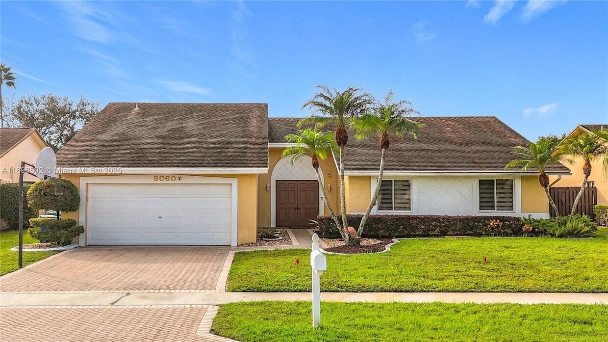 Foto principal - 8060 NW 51st Ct