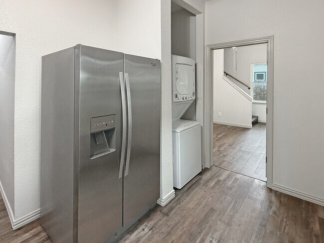 Foto del edificio - 2424 Mckinley Ave