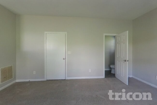 Building Photo - 216 Ernestine Way