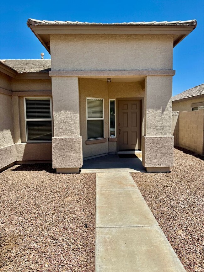 Foto del edificio - 4 Bedroom/2 Bath Single Level Home In Avondale! Golf Course Lot