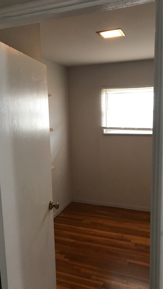 Building Photo - 10620 Spring Garden Dr