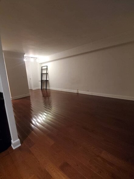 Building Photo - 225 E 46th St