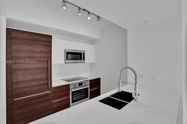 Building Photo - 301 Altara Ave