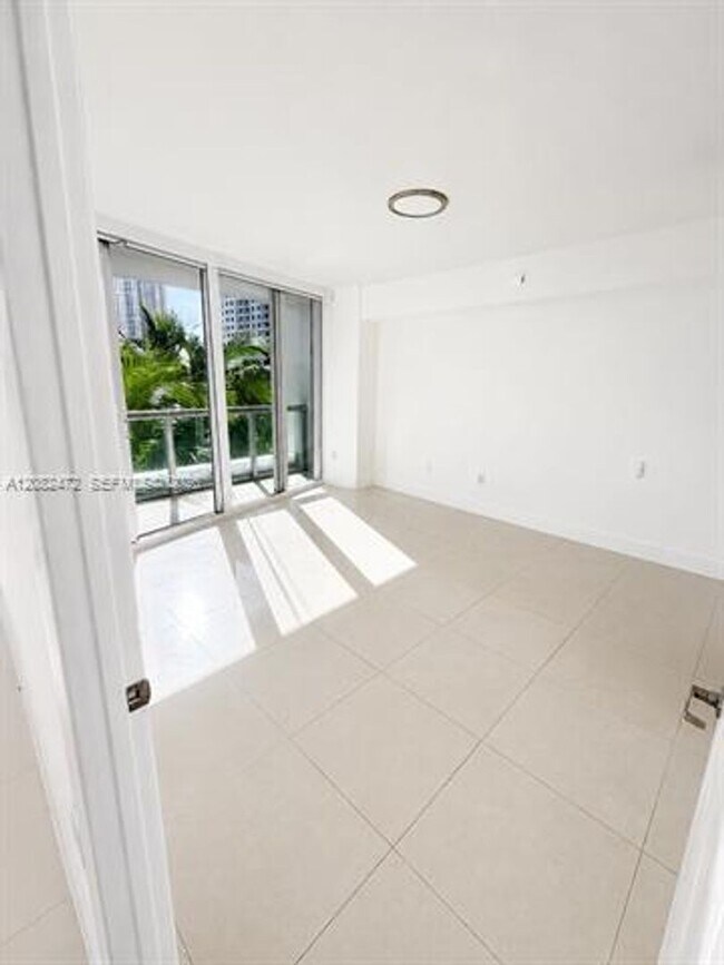 Foto del edificio - 465 Brickell Ave