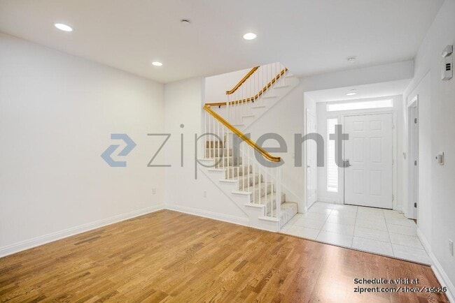 Building Photo - Unit 123