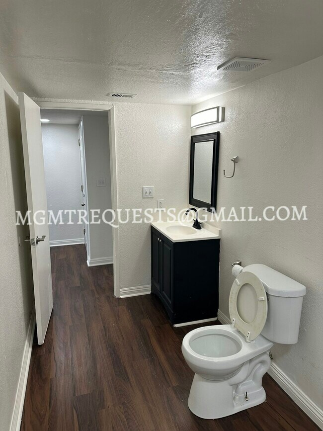 Foto del edificio - 16600 Terrace Lane
