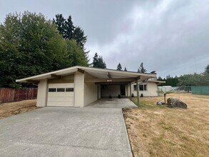 Building Photo - 4020 15th Ct NE