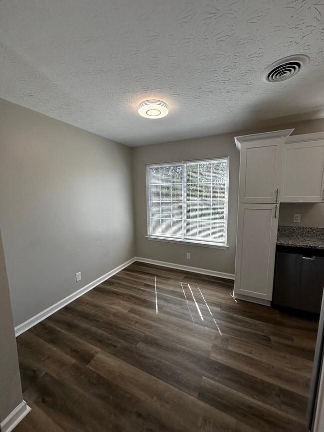 Building Photo - 1506 Batts Blvd