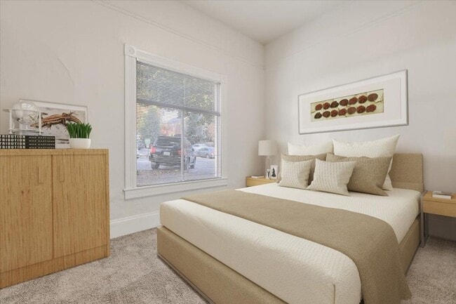 Building Photo - Beautiful 3 Bedroom Duplex Located in Goose Hollow!