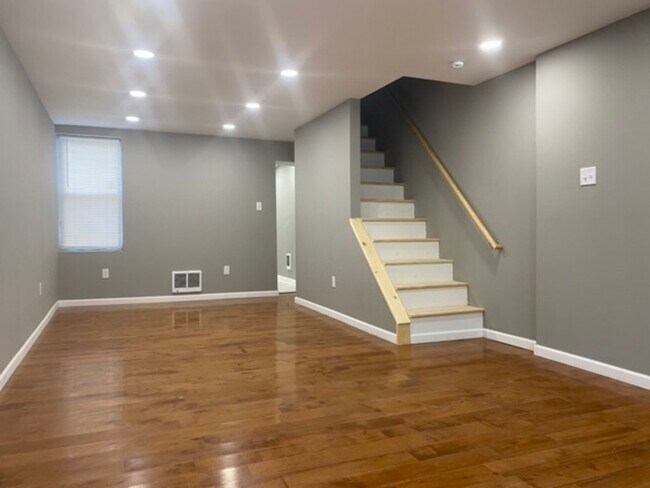 Building Photo - 925 N Markoe St