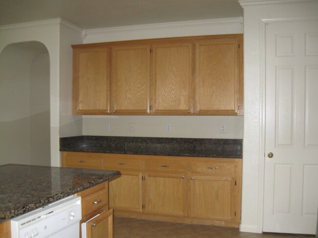 Building Photo - 2114 Golden Gate Dr