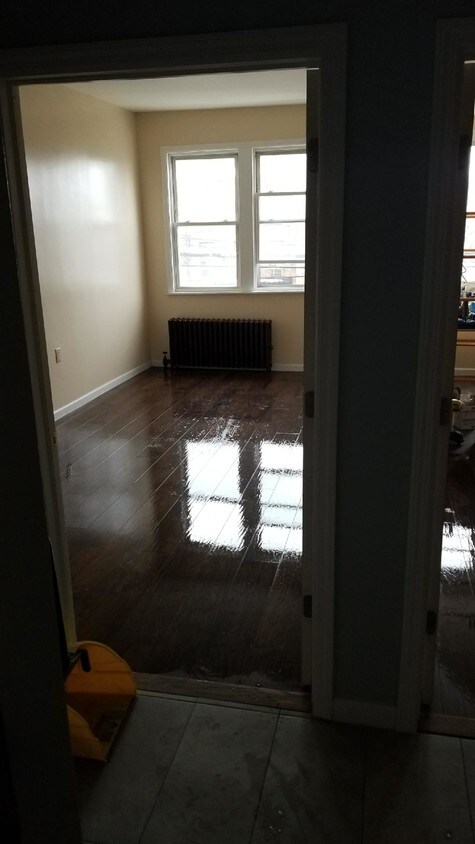 Primary Photo - 800 E 233rd St
