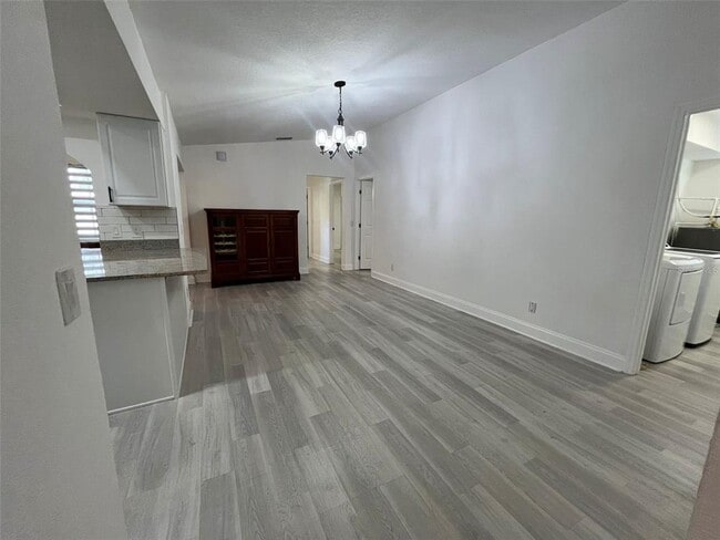 Building Photo - 1363 Algiers St