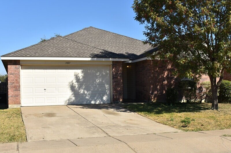 Foto principal - "Great 3-2-2 Home with Open Floor Plan and...