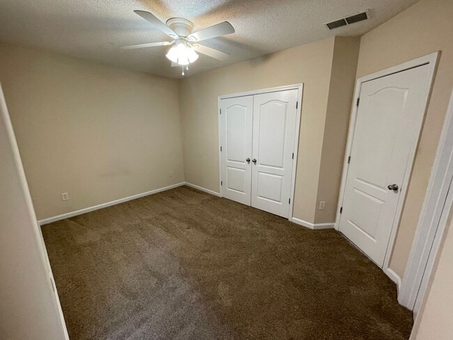 Building Photo - BRIDGEWATER HOME! PRE-LEASING FOR AUGUST 1 2026! 1/2 Off Deposit!