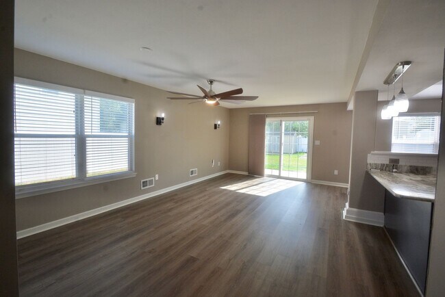 Building Photo - Stunning and Beautifully Updated Twin Home 3 Bedroom - Fenced In Backyard with a Basketball Court