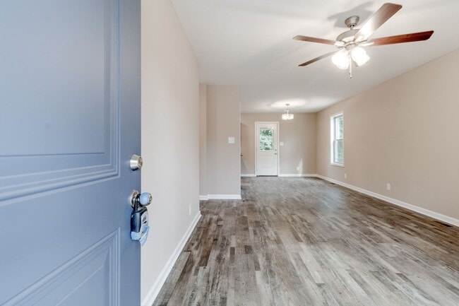 Building Photo - 413 Hietts Ln