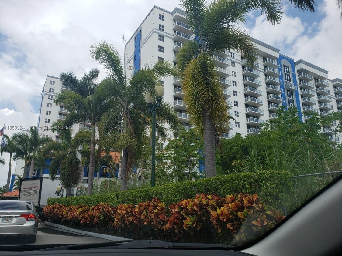 Foto principal - 5085 NW 7th St