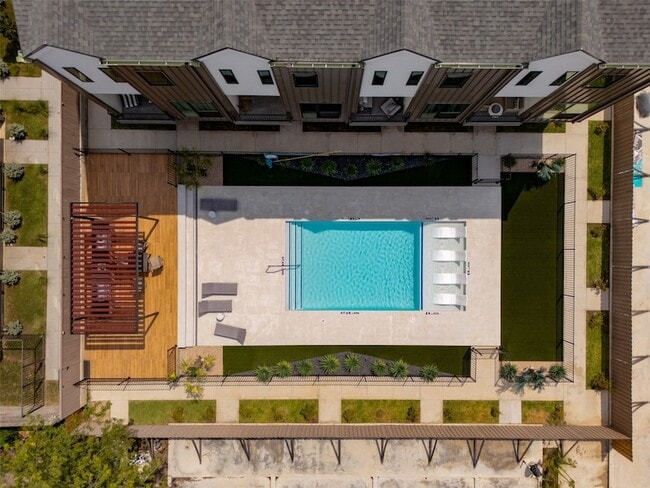 Photo - 1902 N Carroll Ave Townhome