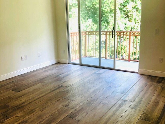 Foto del edificio - 2028 Alta Meadows Ln