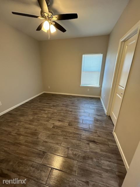 Foto del edificio - 3 br, 2 bath 4plex - 5800 Sandpiper Avenue 4