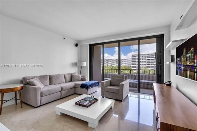 Foto del edificio - 251 Crandon Blvd