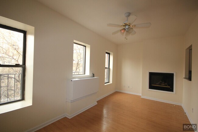 Foto del edificio - 342 W 47th St