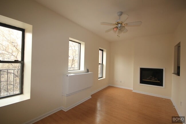 Building Photo - 342 W 47th St