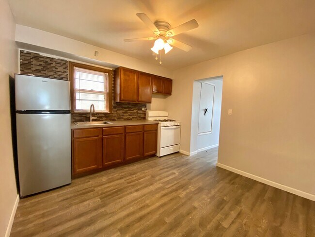 Foto del edificio - 4932 N McVicker Ave