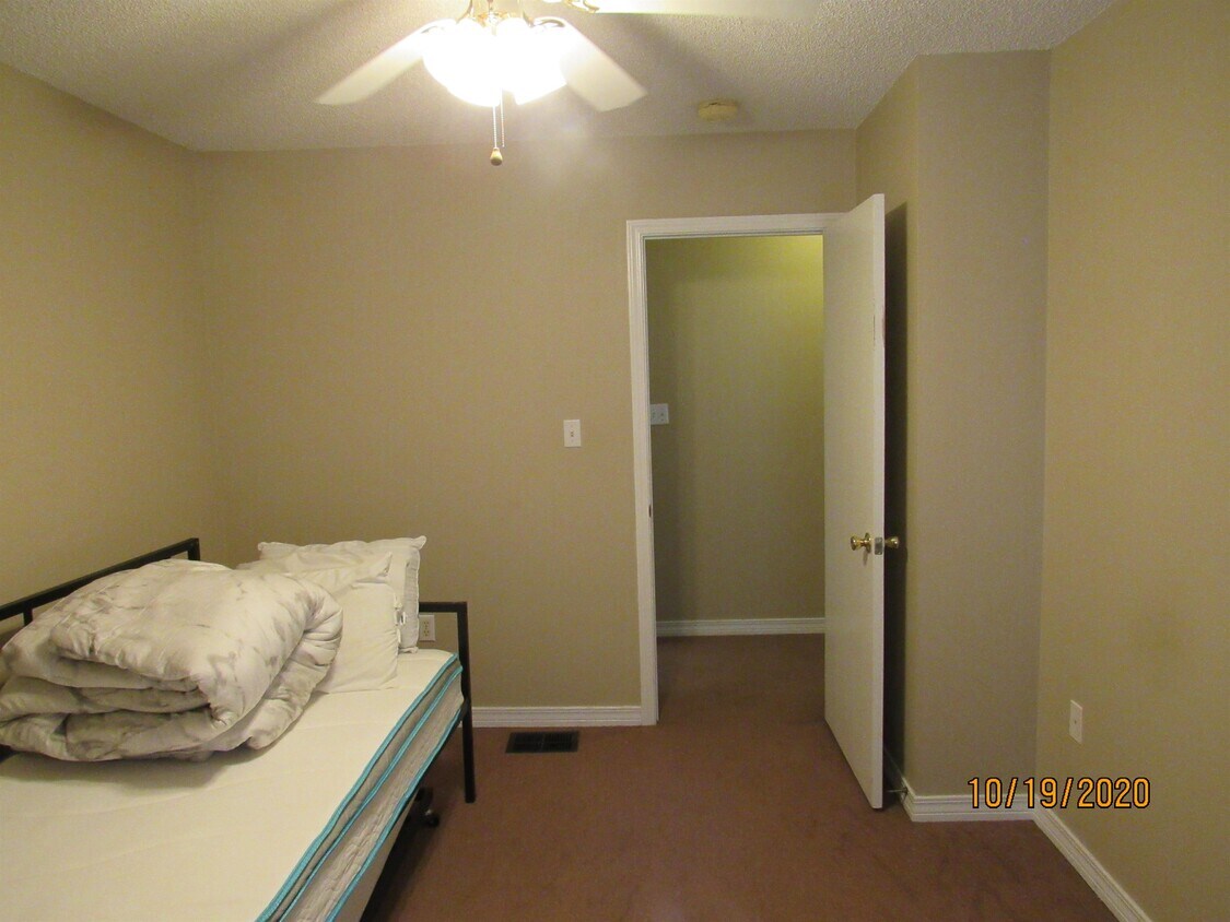 Foto principal - 1853 Whispering Oaks Ln